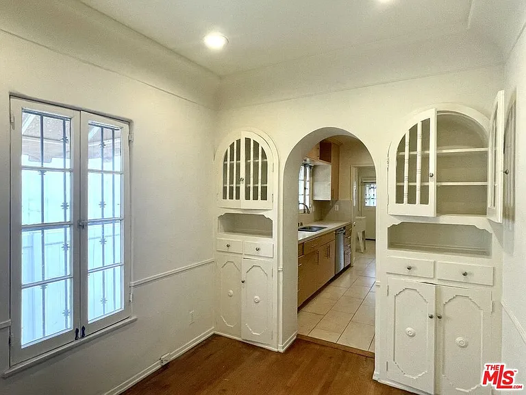 203 N Doheny Dr — Photo 10