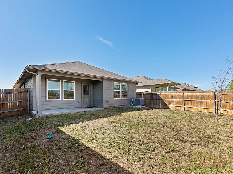 2920 Tweedy Trl — Photo 23