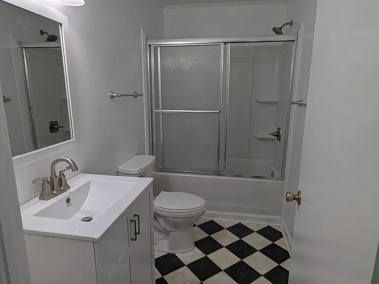 540 N Park St — Photo 3