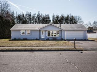 135 Country Rd, Agawam, MA 01001