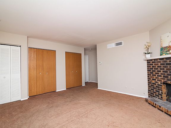 4th image of 543 N Lake St