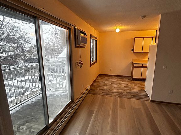 3rd image of 2651 Moundsview Dr #205