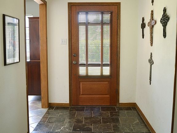 2nd image of 808 Kemp Hills Dr