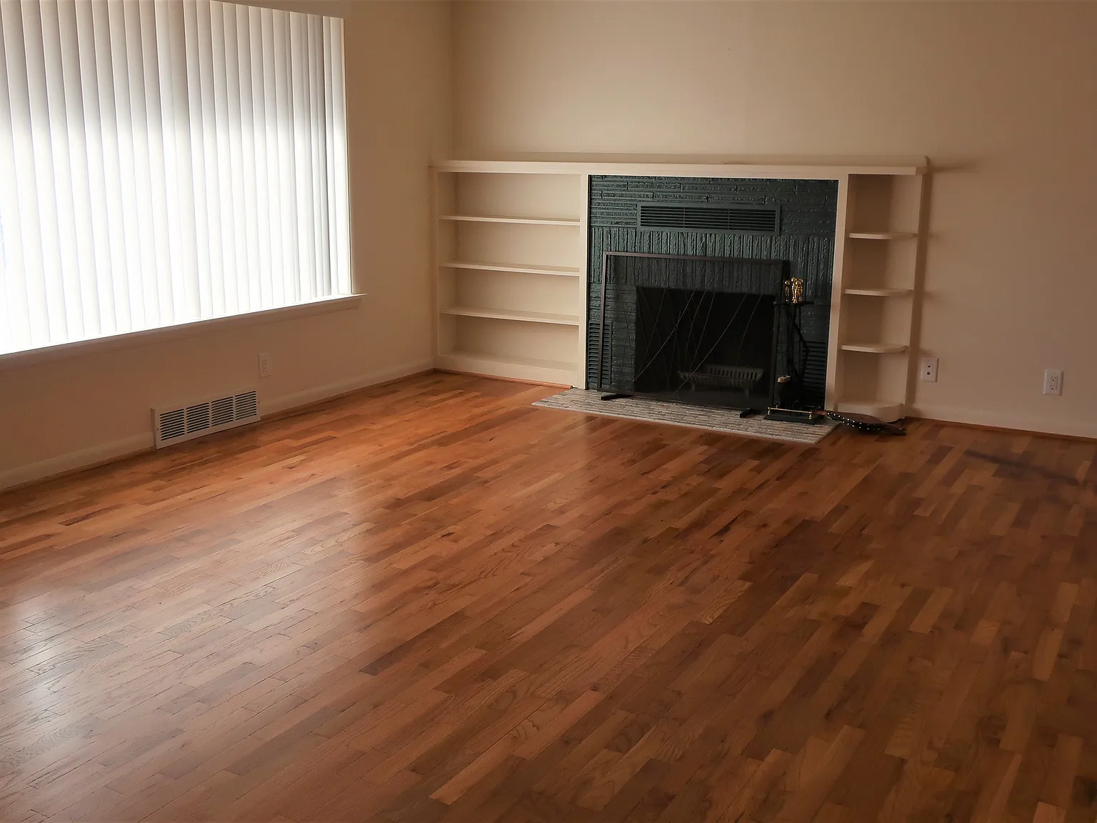 2 bed, 792 sqft, $1,800 — Photo 2
