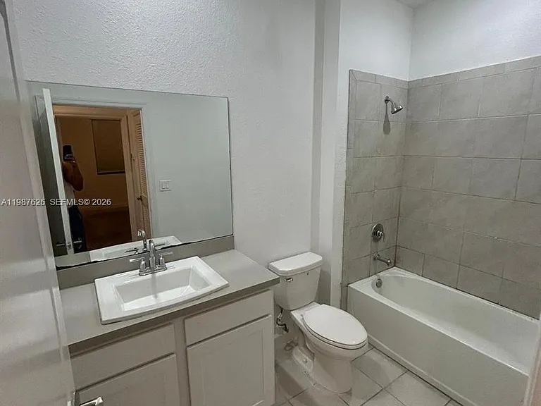 624 SW 12th St — Photo 12