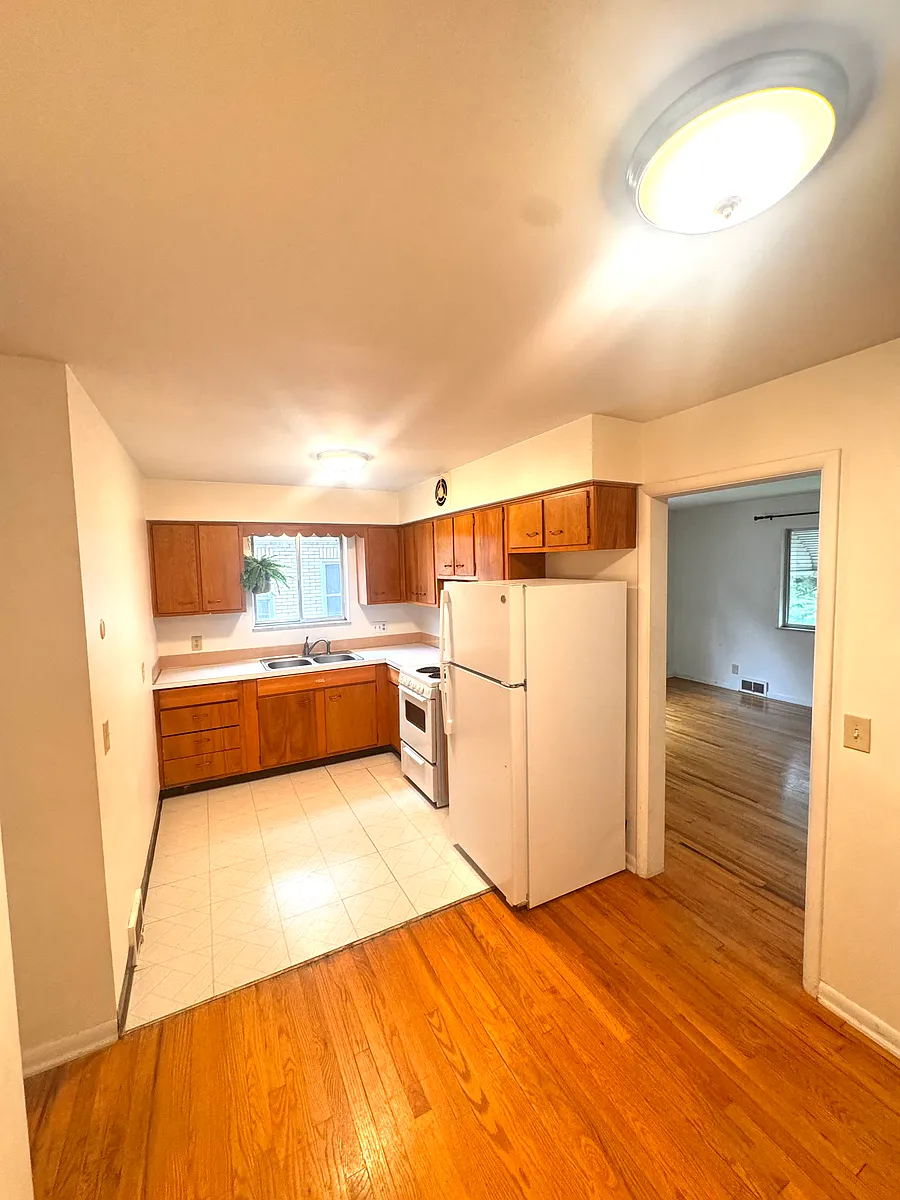 Building Photo - 137 N Portage Path #3