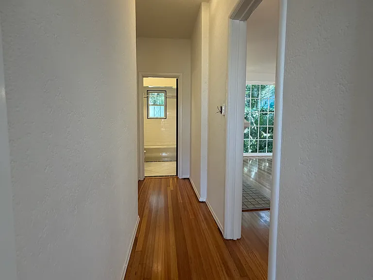 1342 N Laurel Ave #101 — Photo 14