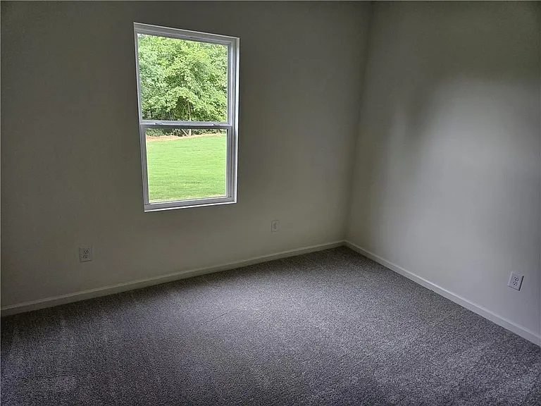 326 Silverton Dr — Photo 13