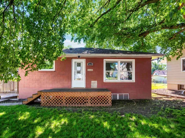 1515 1st St SE, Minot, ND 58701
