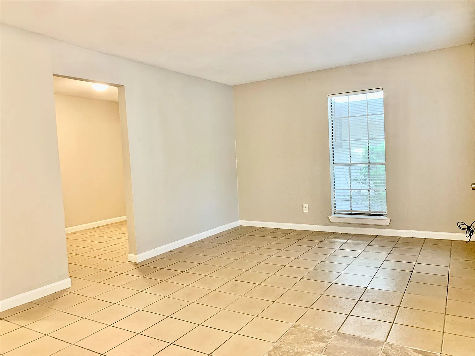 1 bed, 1.0 bath, 740 sqft, $850 — Photo 2