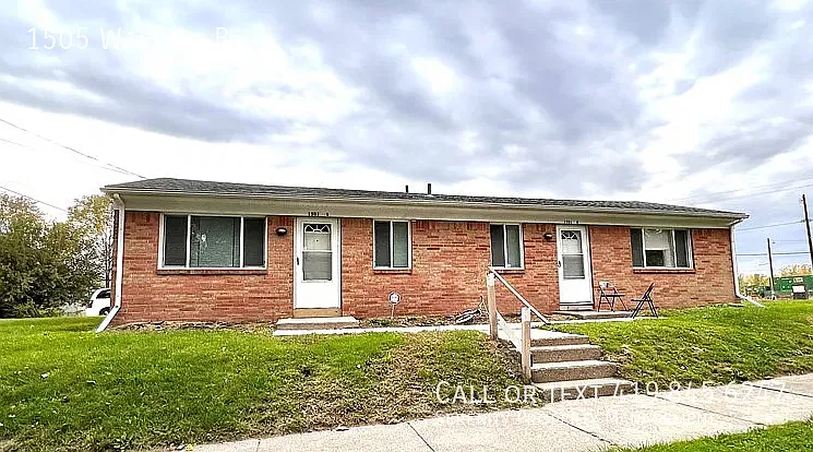 Your Cozy New Home Awaits Updated 1-Bedroom Garden-Level Living! — Photo 1