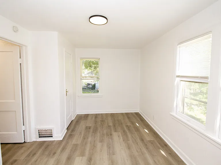 4443 Indiana Ave — Photo 4