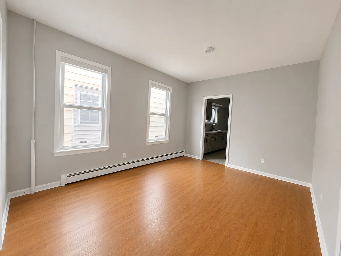 3 bed, 2500 sqft, $2,500 — Photo 4