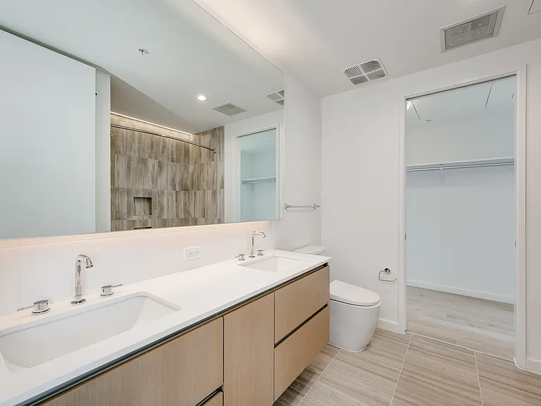 313 W 17th St #1806 — Photo 23