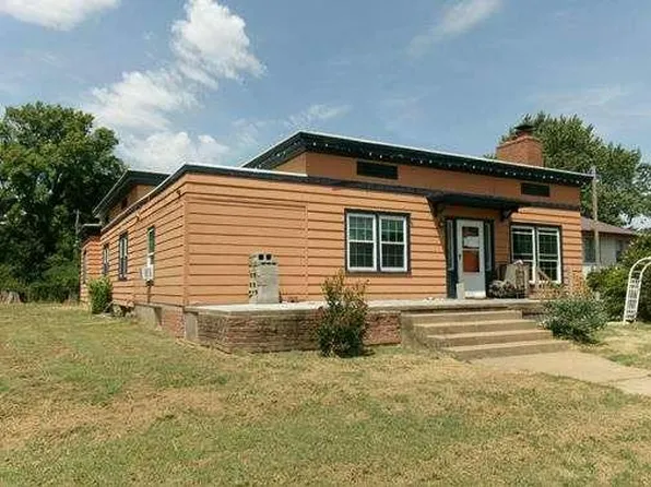 210 N 10th St, Ponca City, OK 74601