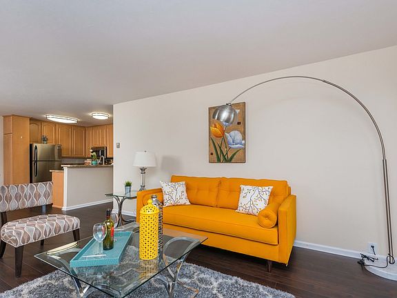 4th image of 1801 Diamond St Unit 3-204
