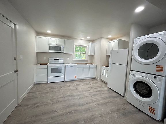 3rd image of 200 Eheart St SE #3