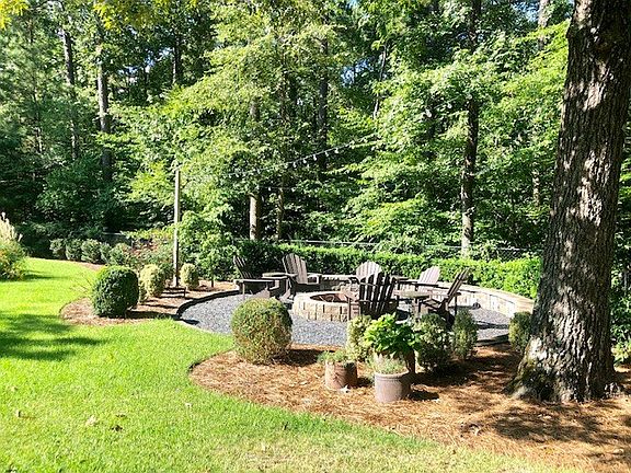3rd image of 106 Parkwood Ct