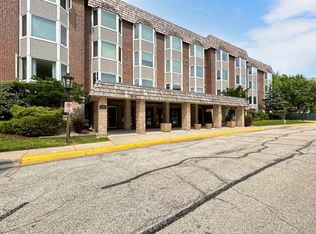 300 Thames Pkwy APT 3G, Park Ridge, IL 60068