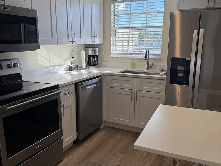 1900 Alamanda Dr #202 — Photo 3