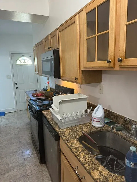 3 bed, 2000 sqft, $1,000 — Photo 3