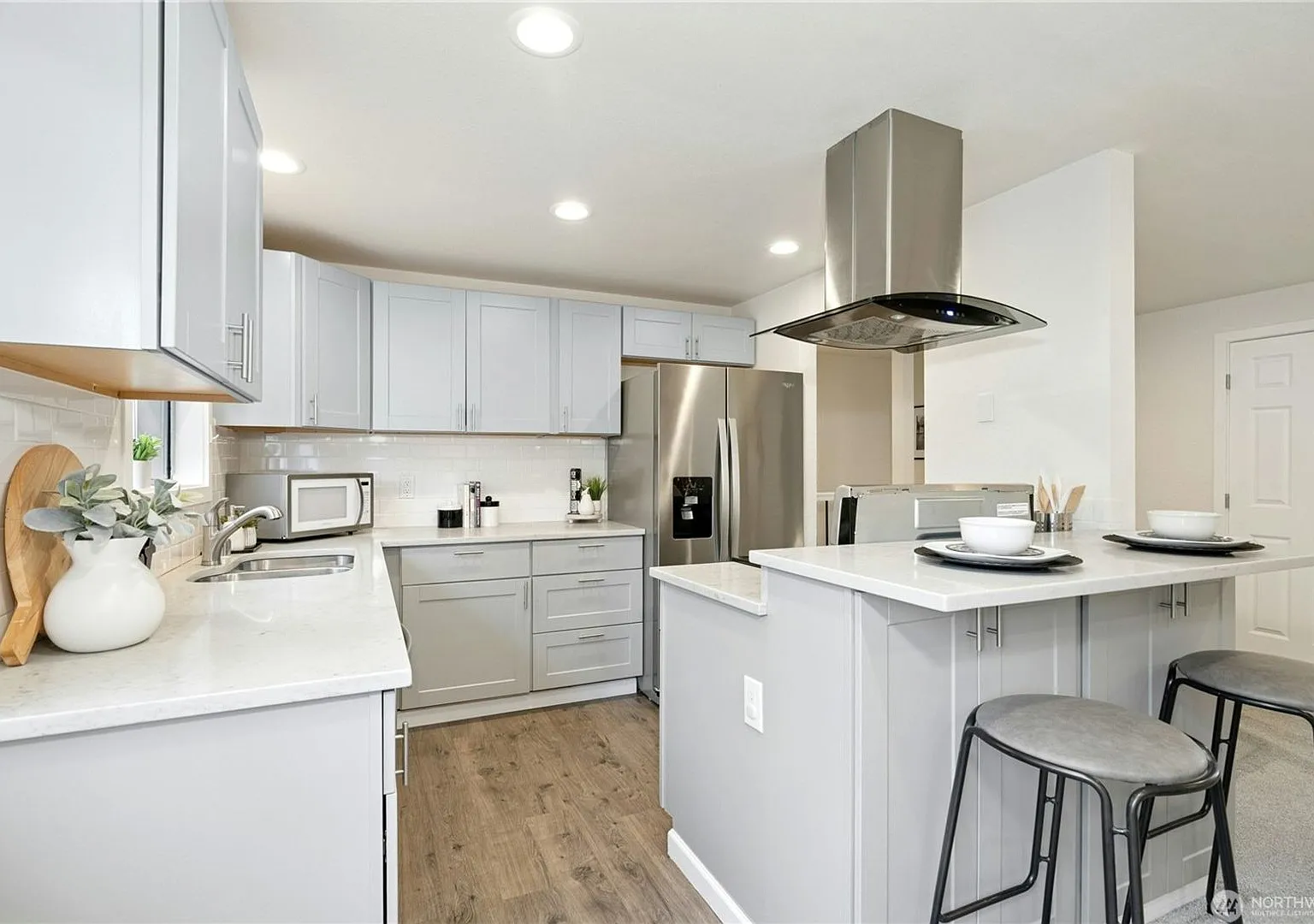 2Bd/1.25Ba Edmonds Condo — Photo 4