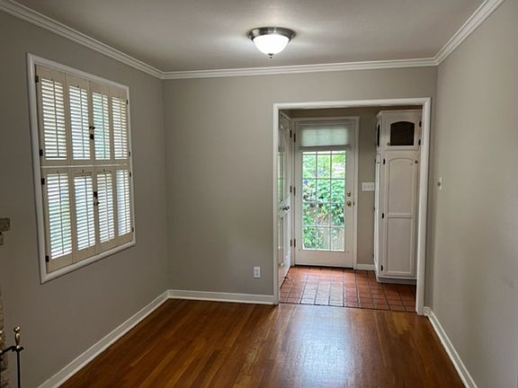 4th image of 317 Almendra Ave