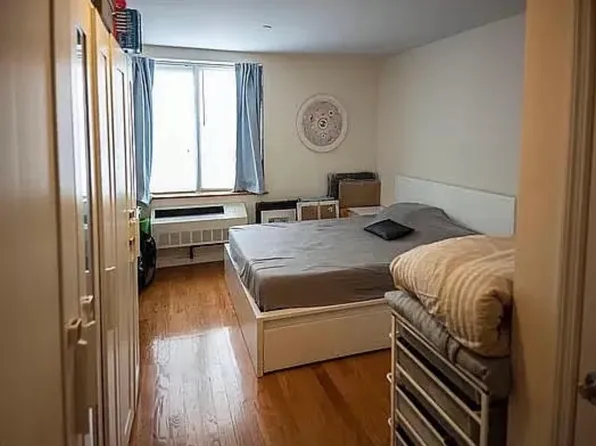 63-14 Queens Boulevard image 5 of 8