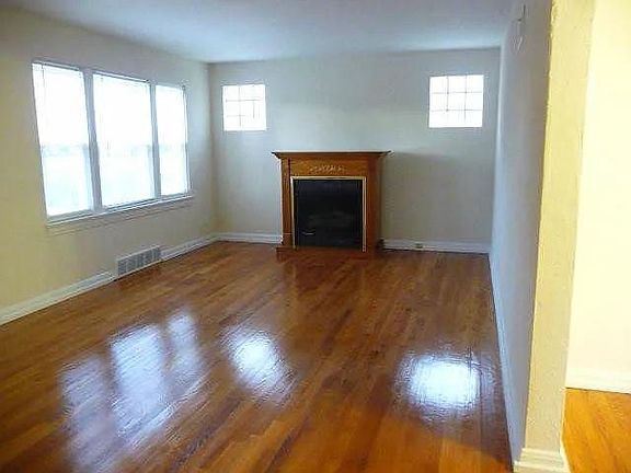 2nd image of 604 Norton Ave