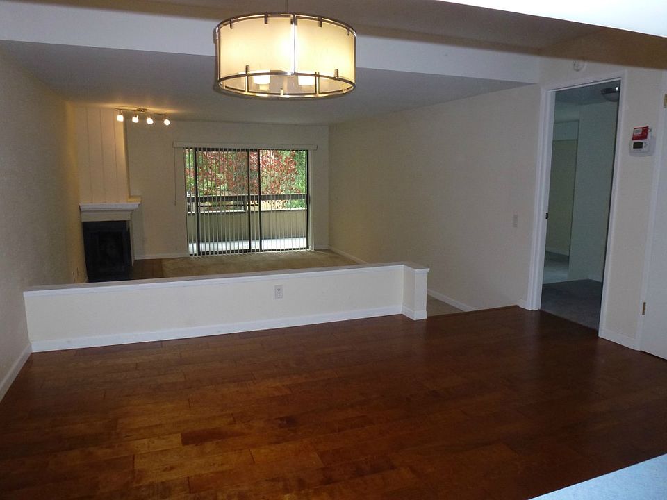 1st image of 10922 NE 34th Pl APT 4