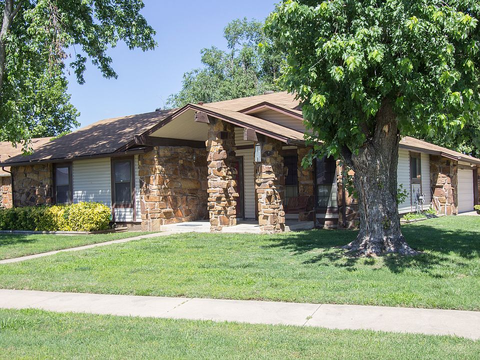 Fantastic large corner lot