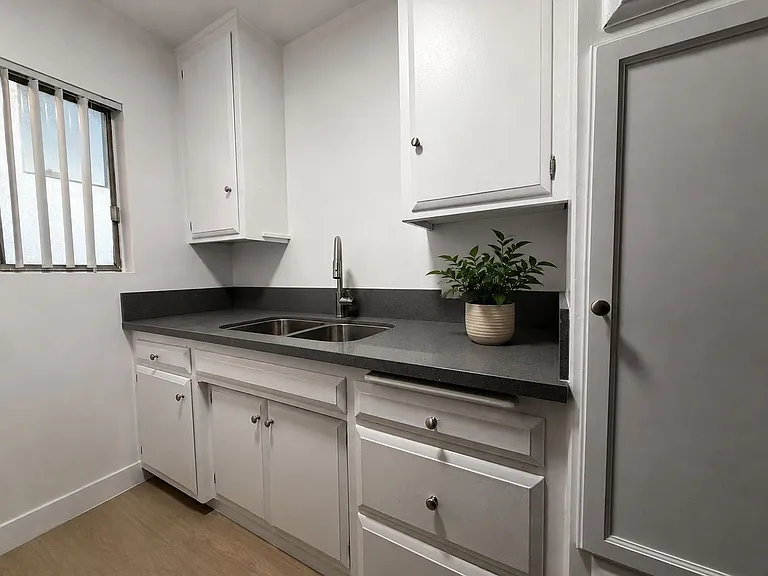 1315 N Columbus Ave. — Photo 6