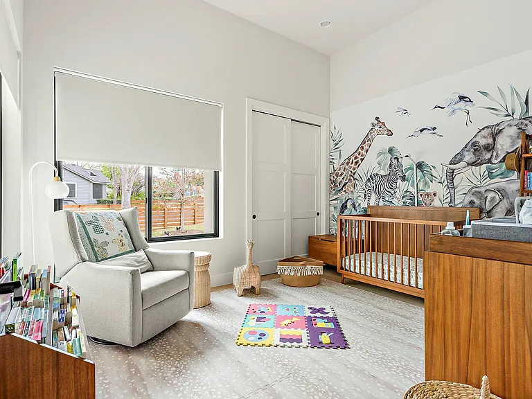 2116 Kenwood Ave — Photo 16