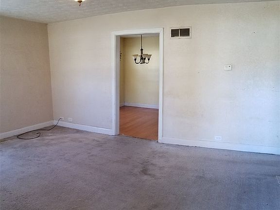 3rd image of 1105 Middle Dr
