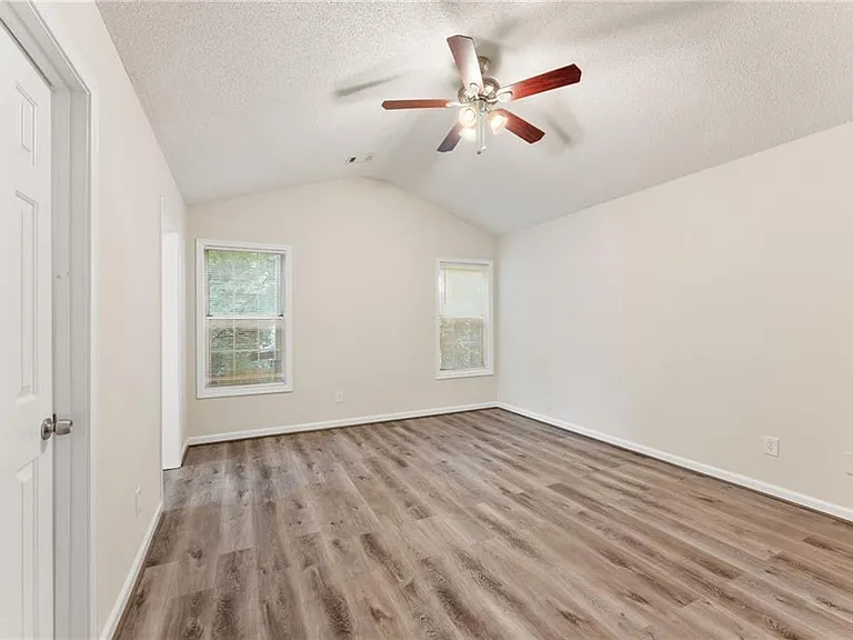 5000 Saxony Ct — Photo 14
