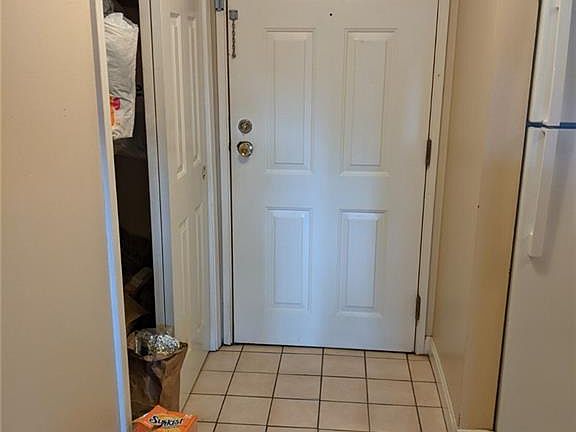 5th image of 200 Woodlawn Ave APT 210