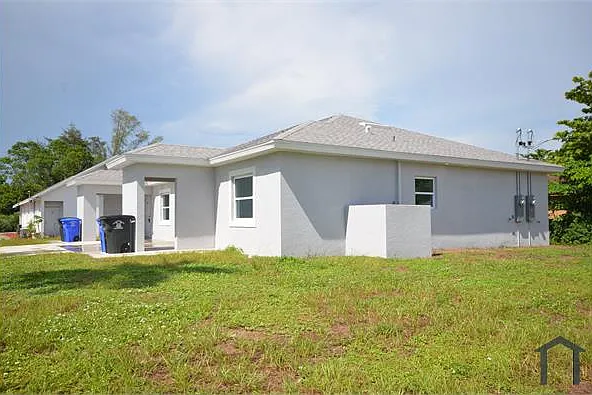 3 bed, 1221 sqft, $2,200 — Photo 1