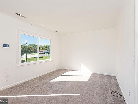 2nd image of 308 Glen Oak Cir