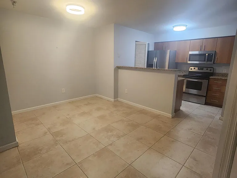 1050 Crystal Way #K — Photo 5