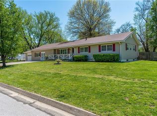 602 E Floral St, Nevada, MO 64772