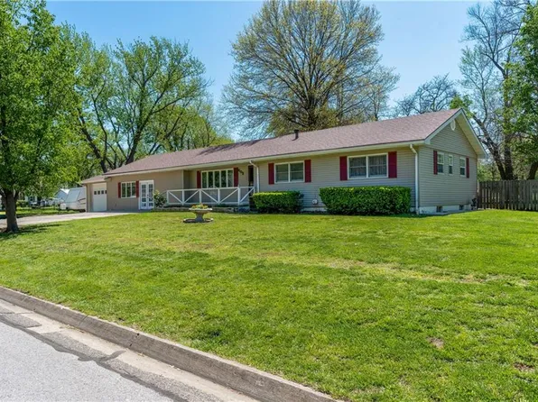 602 E Floral St, Nevada, MO 64772