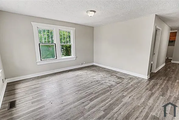 1447 Wharton Ave — Photo 2