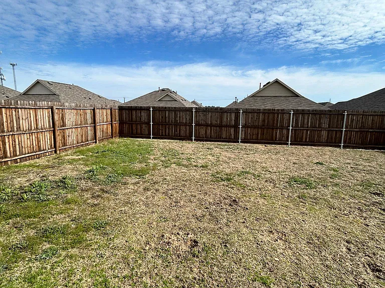 5628 Elwood Dr — Photo 9