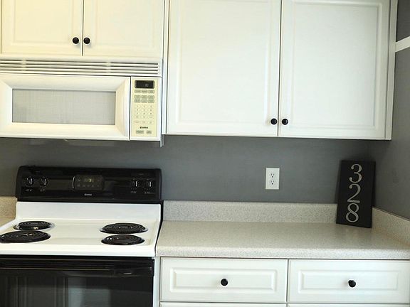 4th image of 328 Whitney Pl