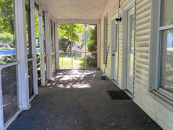 2nd image of 641 W 7th St