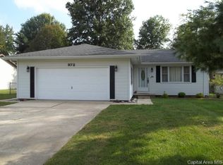 972 E Washington St, Riverton, IL 62561