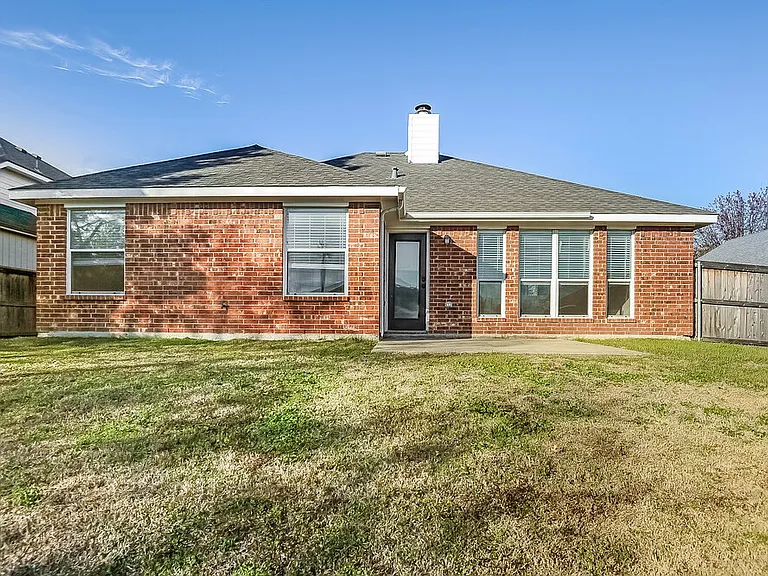 320 Foreston Dr — Photo 16