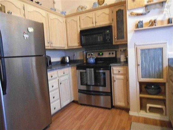 4th image of 2104 Buckingham Ct NW