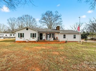 74 7th St NW, Taylorsville, NC 28681