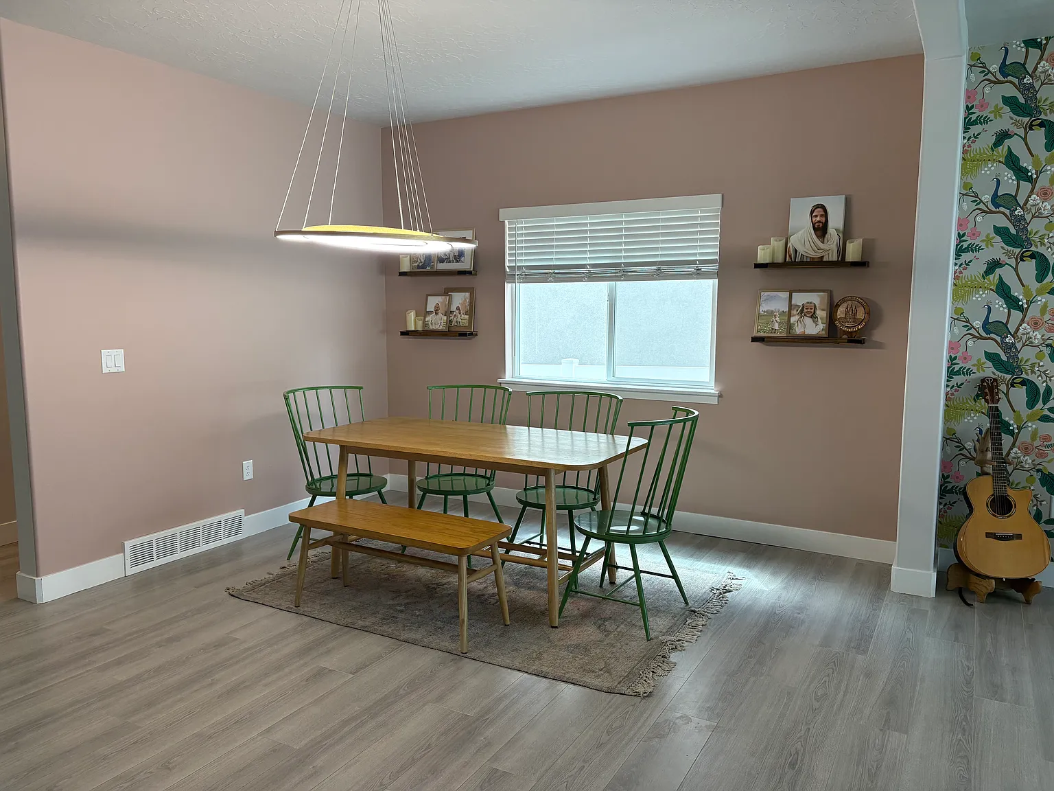 3 bed, 2.5 bath, 4080 sqft, $3,200 — Photo 4